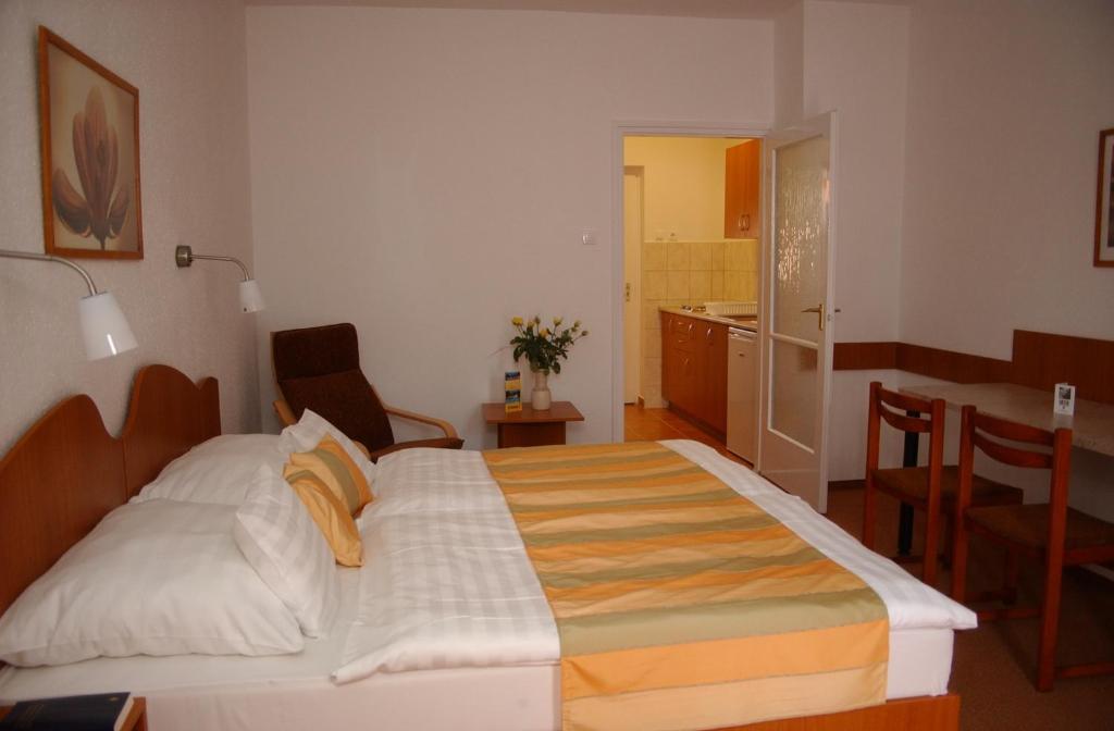 Siesta Club Hotel Harkany Room photo