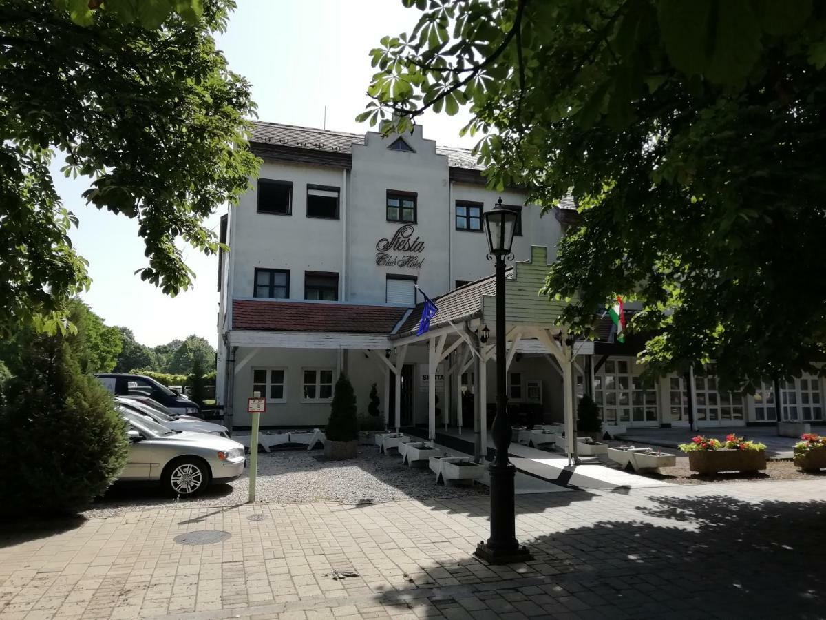 Siesta Club Hotel Harkany Exterior photo